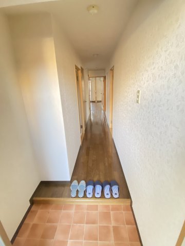 クレスト廿代（301）玄関
