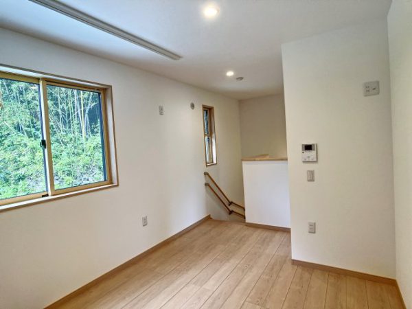 日高村賃貸一戸建て踊り場
