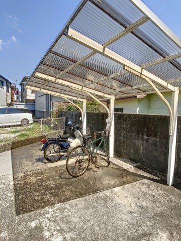 レジデンス高坂（201）駐輪場