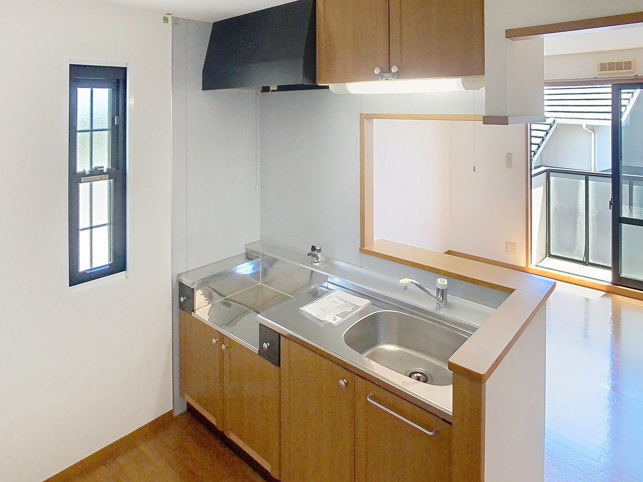 フローラ四月田A202リビング (1)