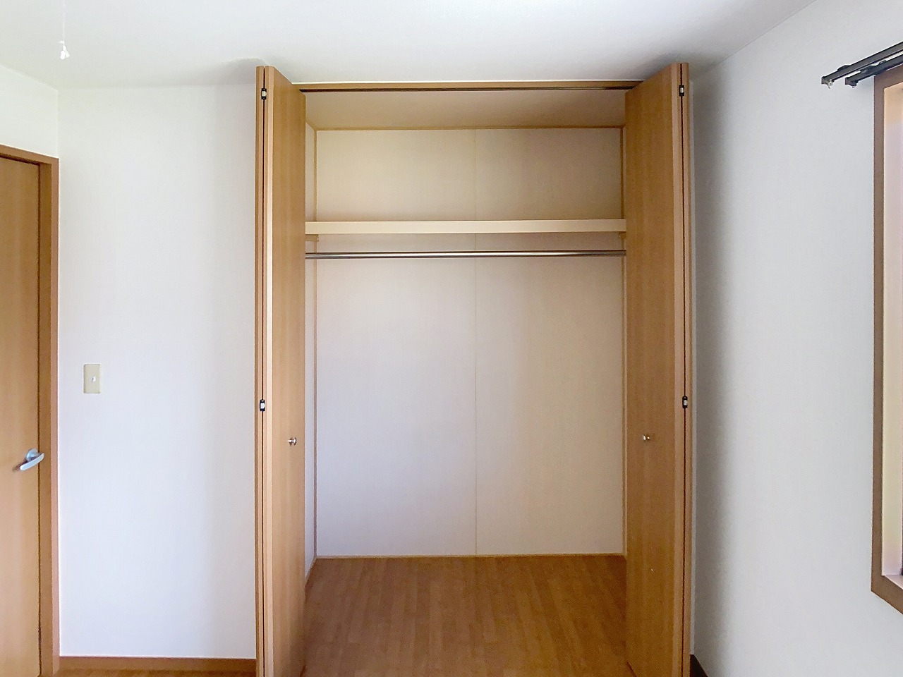 フローラ四月田A202収納 (2)